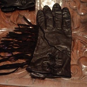 WILSONS FRINGE BLACK LEATHER GLOVES - MEDIUM